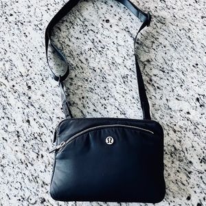 Lululemon Curved Lines Crossbody bag